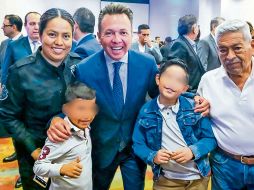 Para el gobernador Pablo Lemus, que los policías tengan mejores condiciones laborales también puede significar una reconciliación entre los ciudadanos con sus cuerpos de seguridad. ESPECIAL