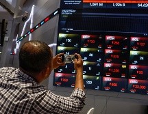 No hay una razón específica, según analistas financieros, detrás del movimiento hacia arriba, y es probable que haya más oscilaciones en los mercados. EFE / M. IRHAM