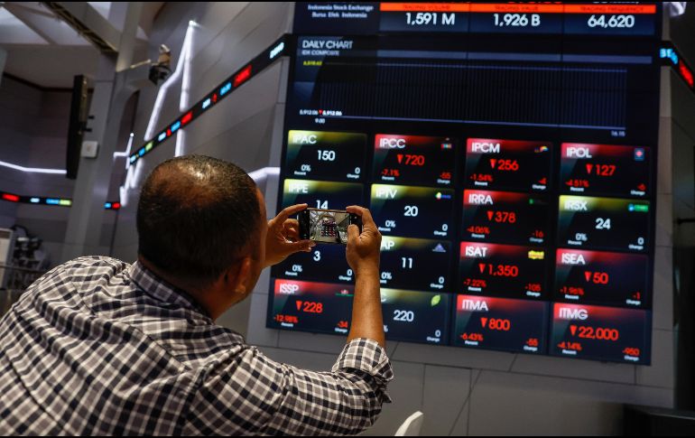 No hay una razón específica, según analistas financieros, detrás del movimiento hacia arriba, y es probable que haya más oscilaciones en los mercados. EFE / M. IRHAM