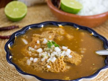 En México, es común referirse a estas cuatro partes del estómago como menudo. Estas incluyen: pancita, panal, libro y cuajo. También se suele añadir la tripa y las patas a los platillos que llevan este ingrediente. ESPECIAL / CANVA