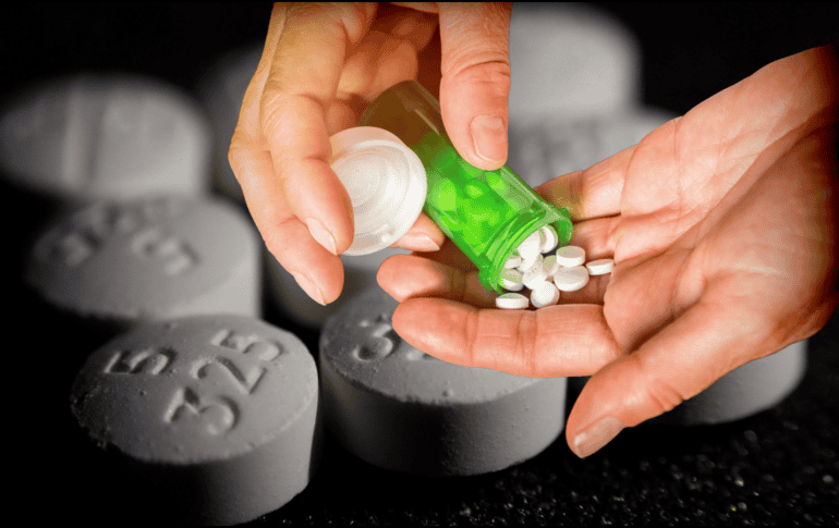 Evitar la automedicación, realizar chequeos médicos periódicos y mantener hábitos saludables son acciones clave para prevenir enfermedades y promover una vida larga y saludable. AP / ARCHIVO