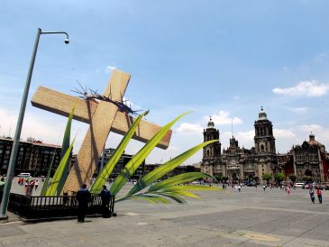 Muchas personas aprovechan estos denominados días santos para viajar o participar en actividades recreativas relacionadas con las celebraciones religiosas. ESPECIAL / NTX y CANVA