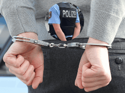 El hombre aseguraba ser parte de la policía local, sin embargo, su idetnidad no pertenecia a la base de datos de los elementos de seguridad. CANVA/ESPECIAL