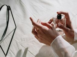 El perfume es una de las formas más populares de expresión personal, un detalle sutil que puede dejar una impresión duradera en quienes nos rodean. Pexels