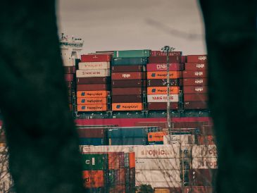 Los sectores más afectados serán el electrónico, automotriz y autopartes por los aranceles fijados al acero, aluminio y la industria automotriz. Unsplash.