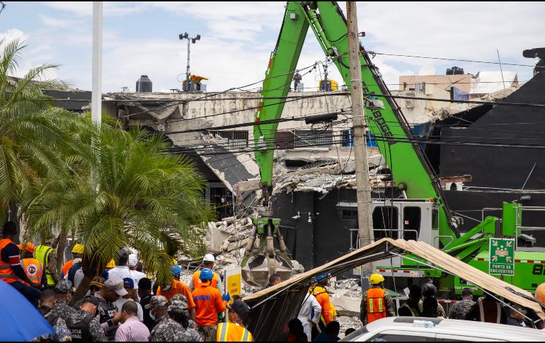 Entre las víctimas están el icono del merengue Rubby Pérez, quien había estado cantando antes del colapso. EFE/O. BARRÍA