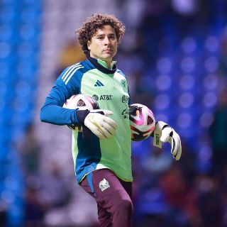 Guillermo Ochoa dedicó emotiva despedida a su mentor Leo Beenhakker