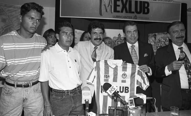  Ricardo Ferretti en su presentación como técnico de las Chivas en 1996. INF/ARCHIVO