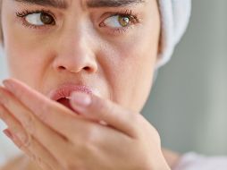 Muchas personas aseguran que tener mal aliento les genera ansiedad y, en un intento por solucionarlo, recurren al uso de chicles o dulces de menta. ESPECIAL / ARCHIVO