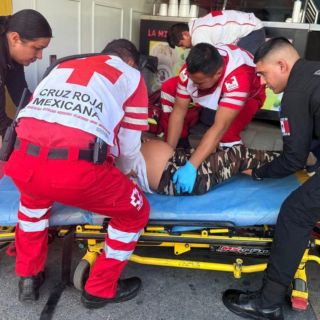 Policía Estatal auxilia a mujer en labor de parto en el Centro de Guadalajara