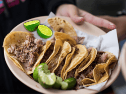 El limón no solo es delicioso y refrescante, sino que tiene un montón de beneficios para la salud. EFE / ARCHIVO