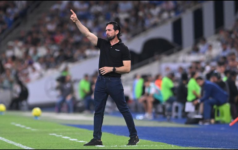 Gerardo Espinoza, durante el partido correspondiente a la Jornada 14 del Torneo Clausura 2025, entre Monterrey y Chivas. IMAGO7 / A. JIMÉNEZ