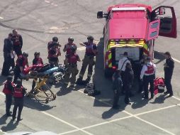 Los alumnos fueron evacuados de la escuela y llevados al estadio del lugar tras el tiroteo. ESPECIAL / X