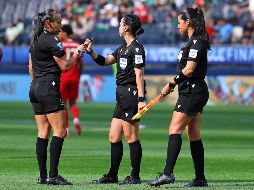 La tercia de arbitras estarán a cargo del juego de esta noche en el Estadio AKRON. IMAGO7.