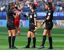La tercia de arbitras estarán a cargo del juego de esta noche en el Estadio AKRON. IMAGO7.