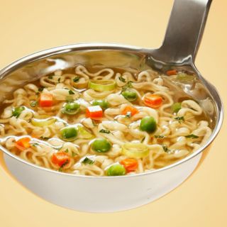 ¿Qué tan saludable es comer sopas instantáneas?