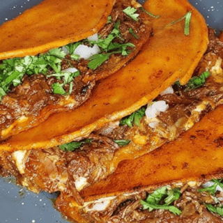 ¿Qué lugar ocupan las quesabirrias en el ranking de Taste Atlas?