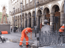 Los Escuadrones de la Limpieza comenzaron trabajos en el Centro Histórico de la ciudad. CORTESÍA.