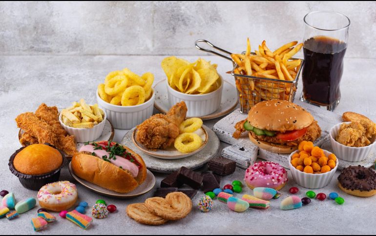 Según la OMS, la ingesta de azúcar debe ser menor al 10% de las calorías que se consumen en total al día. ESPECIAL / CANVA