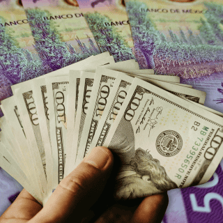 El peso RASPA a un dólar débil este Jueves Santo