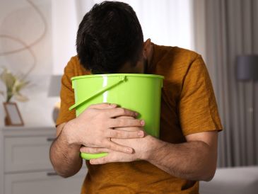 Comidas como la carne, la leche y sus derivados, así como el pescado y mariscos tradicionales en estas fechas, pueden llevar a padecer algunas enfermedades gastrointestinales. ESPECIAL / CANVA