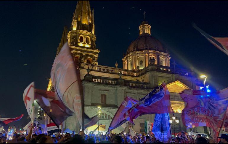 Desde las 19:00 horas comenzaron a llegar los seguidores del Rebaño, pero fue alrededor de las 20:30 cuando arrancó oficialmente la celebración. ESPECIAL