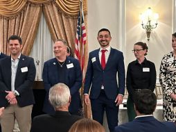 En otras publicaciones, Escandón ha manifestado su respaldo a figuras del partido, como Esteban Bovo, actual alcalde de Hialeah, Florida. ESPECIAL / Facebook / Andrés Escandón