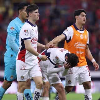 Chivas fracasa y queda fuera del play-in tras empate con Atlas en el Clásico Tapatío