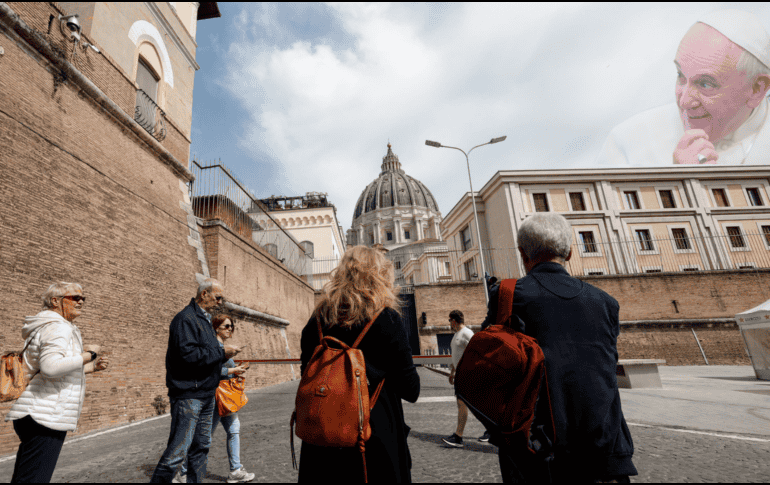 El mundo despertó con la noticia de la muerte del Papa Francisco, fallecido este lunes a los 88 años en su residencia de la Casa Santa Marta. EFE / G. Lami / AP / ARCHIVO