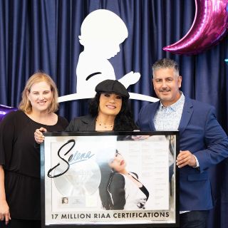 Selena Quintanilla recibe homenaje póstumo de la industria discográfica por récord musical