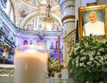 Pasadas las 13:00 horas, los templos del Centro tapatío hicieron sonar sus campanas para decir el último adiós a Bergoglio.  EL INFORMADOR/ H. Figueroa.