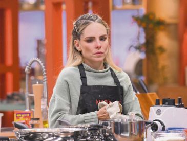 La actriz posa desde la cocina de “MasterChef Celebrity Generaciones”. CORTESÍA