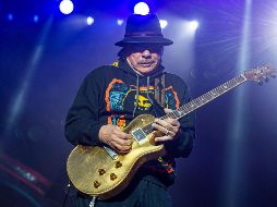 Carlos Santana ha creado algunas de las canciones más icónicas que fusionan rock, blues y ritmos latinos. AP / ARCHIVO