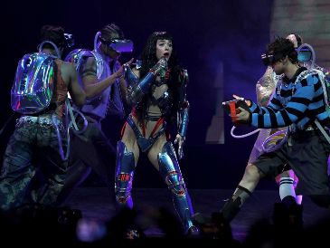 Durante su más reciente presentación en Australia, la cantante estuvo a punto de caer al suelo.SUN/ARCHIVO