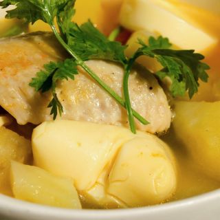 ¿Qué tan saludable es comer caldo de pollo?