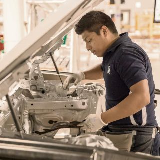 Ebrard y Hyundai “chocan” por permanencia en México