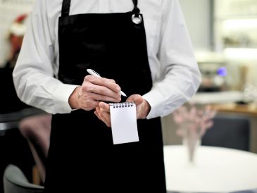 La transición hacia una jornada laboral de 40 horas en México representa más que un ajuste en la Ley Federal del Trabajo: implica un cambio cultural profundo. ESPECIAL / CANVA