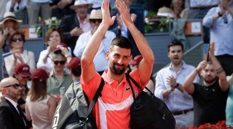 El tenista serbio Novak Djokovic, tras su derrota en la segunda ronda del Masters de Madrid en la Caja Mágica en la capital de España. EFE/ C. Moya