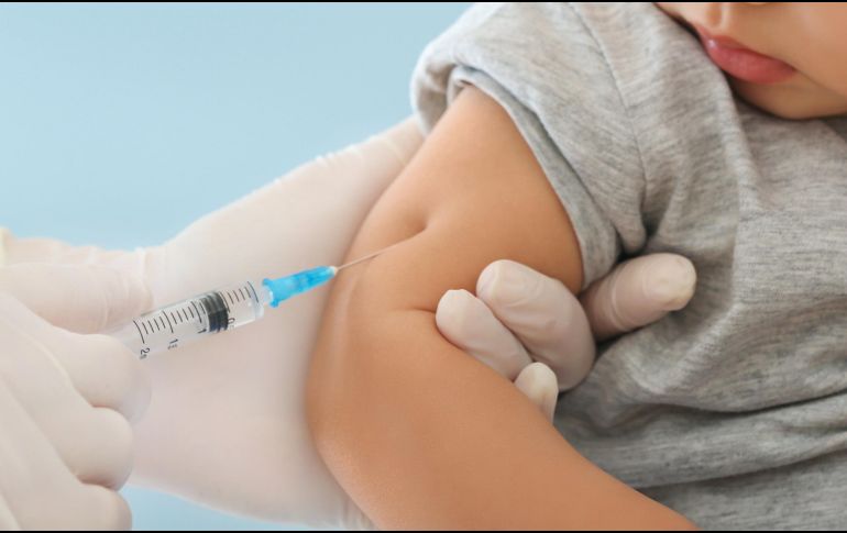 En México, la pandemia de COVID-19 rezagó la inmunización de menores de edad. ESPECIAL / CANVA