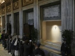 La tumba se abrió al público en el segundo de los nueve días de luto oficial por Francisco. AP / A. TARANTINO