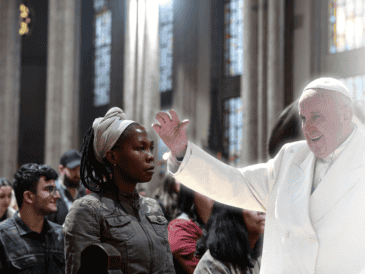 Desde la llegada de Jorge Mario Bergoglio al Vaticano se registró un incremento de católicos en el mundo. EFE / SUN / ARCHIVO