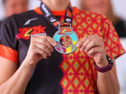 Este lunes se presentaron la medalla y la camisa conmemorativas del Medio Maratón de Zapopan, mismas que cuentan con una importante influencia de la cultura wixárika. EL INFORMADOR / H. Figueroa