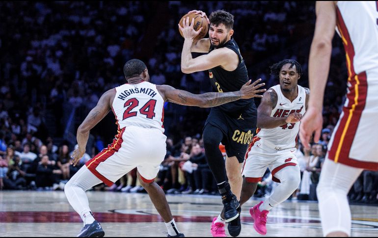 Los Cavaliers se impusieron en el cuarto juego con una diferencia de 55 puntos, el cuarto margen de victoria más amplio en la historia de playoffs. EFE/C. Herrera