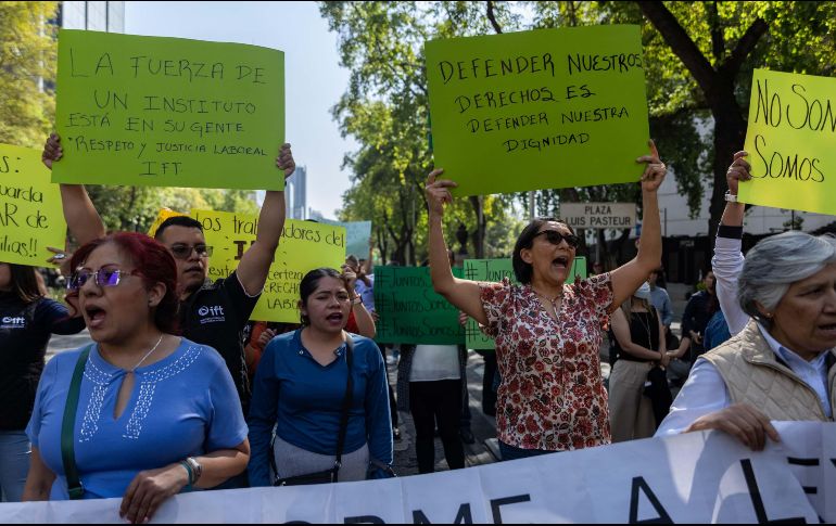 Protesta de trabajadores del Instituto Federal de Telecomunicaciones en el Senado de la República. SUN/H. Salvador