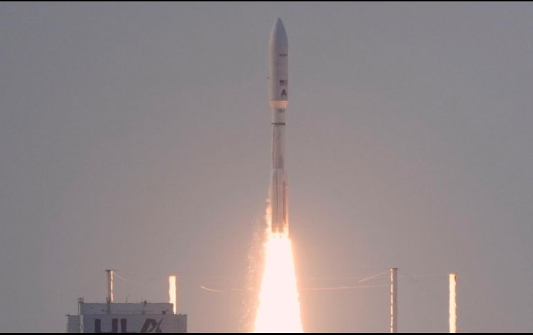 Amazon lanzó con éxito los primeros 27 satélites de su proyecto Kuiper, destinados a ofrecer Internet de alta velocidad desde la órbita terrestre. AP/J. Raoux