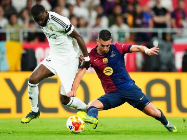 Antonio Rüdiger tuvo que ser reemplazado en el agregado de la derrota 3-2 ante el Barcelona en la final de la Copa del Rey el sábado pasado. AP / J. Bretón