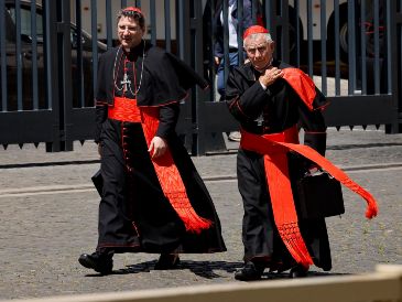 Los cardenales se encuentran viajando a Roma desde todas partes del mundo, convocados por el Vaticano para celebrar el Cónclave este 2025. EFE / F. FRUSTACI