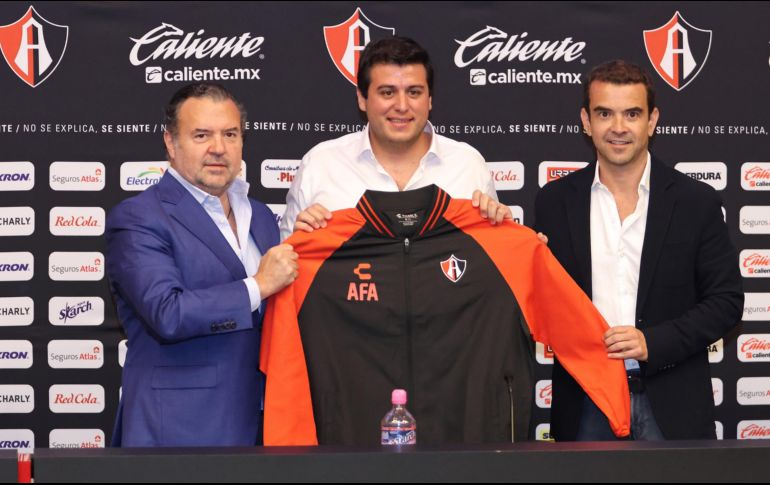 La presentación se realizó en las instalaciones de la Academia AGA, donde Fájer estuvo acompañado por José Riestra y Alfonso Villalba. IMAGO7.