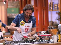 El actor y conductor se convirtió en el quinto eliminado del programa, y aunque se mostró agradecido por su regreso a la televisión mexicana, no dudó en expresar su inconformidad con algunas decisiones del jurado, especialmente las de la reconocida chef. CORTESÍA