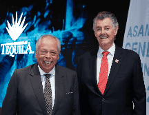 Durante el evento realizado en el museo Tequila Lab en Zapopan, también se entregó un reconocimiento a Domínguez Morales por los 20 años que estuvo al frente de la institución.  ESPECIAL